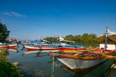 Bohol, Filipinler - 19 Nisan 2018 Loay nehir kıyısında geleneksel balıkçı tekneleri.