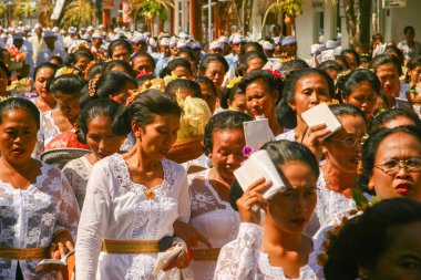 Geleneksel Kecak Açık havada, Bali, Endonezya 'da Büyük Bali Halkı Grubu 