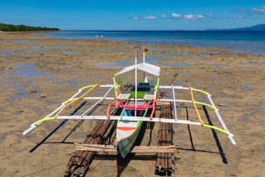 Balıkçı tekneleri Açık Gelgit Düzlükleri, Camotes, Filipinler 'de