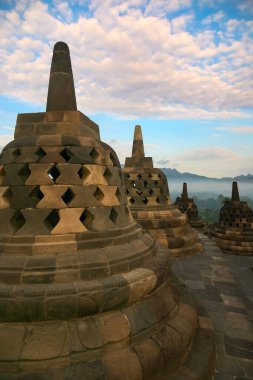Borobudur Tapınağı, Endonezya 'nın merkezindeki önemli bir Budist anıtı.. 