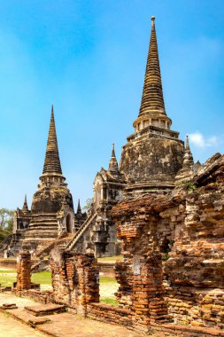 Wat Phra Si Santhe mavi gökyüzüne karşı, Tayland 'daki Ayutthaya Tarihi Parkı içinde bir Budist tapınağı.. 