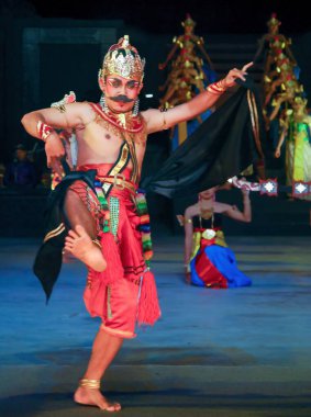 Çoklu Karakterlerle Geleneksel Cava Ramayana Bale Gösterisi