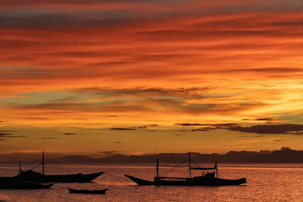 Esperanza Sahili, Camotes Adası, Filipinler üzerinde güzel gün batımı gökyüzü