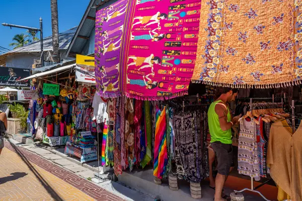 Phi Phi Adası Krabi Tayland 28 Ocak 2016 Ao Tonsai köyünde, Koh Phi Phi Don 'da trafik yok.