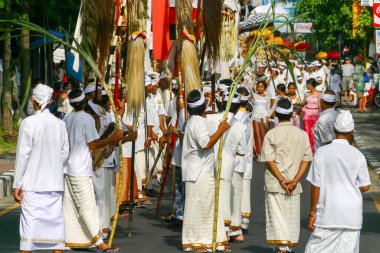 Tropikal Güneş, Bali ve Endonezya Altında Ritmik Devotion 