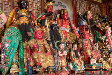 Phuket, Tayland - 14 Şubat 2018: Phuket, Tayland 'daki Bang Neow Tapınağı' nda Çin atalarının heykelleri