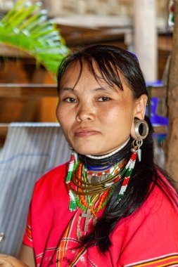 Hill Kabilesi Mae, Hong Son, Tayland - 20 Ocak 2007: Big Ear Karen kabilesinden bir bayan.