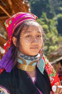 Hill Kabileleri, Mae Hong Oğlu, Tayland - 21 Ocak 2007: Karen kabilesinden Kadın