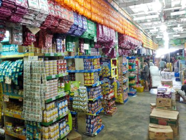 Dolu Konserve ve Kuru Ürünler Toptan Asya Piyasasında Dolu Raflar