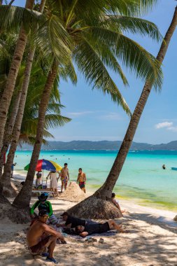 Filipinler 'deki Boracay Adası' ndaki White Beach.        