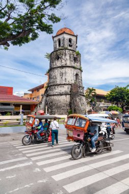Campanario de Dumaguete, Dumaguete Belfry veya Bell Tower olarak da bilinir, Filipinler 'in Dumaguete şehrinin tarihi simgesidir..   