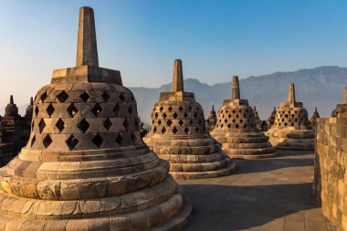 Borobudur Tapınağı, Endonezya 'nın merkezindeki önemli bir Budist anıtı.. 