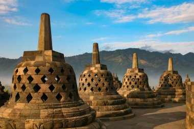 Borobudur Tapınağı, Endonezya 'nın merkezindeki önemli bir Budist anıtı.. 