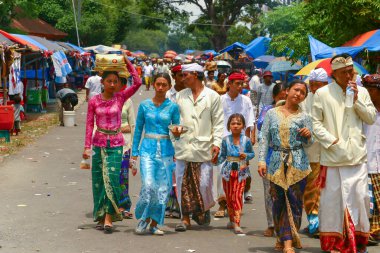Endonezya, Bali Yürüyüşü 'nde Grace ve Gümrük 