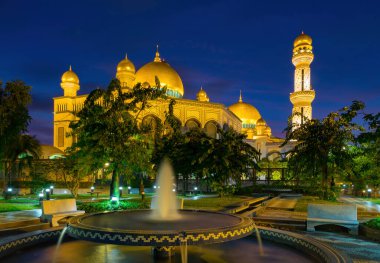 Jame'asr hassanil bolkiah Camii: brunei 