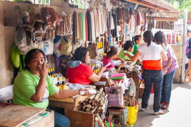 Güneydoğu Asya 'da Gıda Satıcıları ve Müşterilerle Meşgul Pazarlama