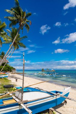 Filipinler Tropikal Plajı, Bangka Denizdeki Tekneler, Filipinler