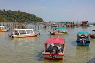 Zümrüt Sahili 'nde Yolculuk: Orman Kıyısı Boyunca Ada Hayatı, Malezya