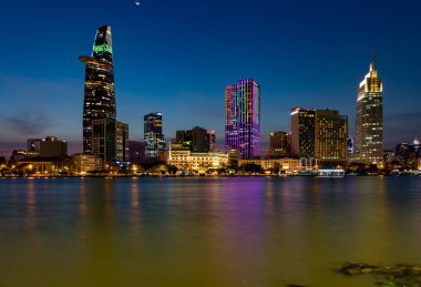 Vietnam 'ın Neon Kalbi Saigon' un Alacakaranlık 'taki Modern Kuleleri