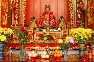 Kuala Lumpur, Malezya 'daki Thean Hou Tapınağı' nda ana sunak. Çin deniz tanrıçası Mazu 'ya adanmış altı katlı bir tapınak.. 