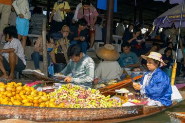 Tayland, Güneydoğu Asya 'daki Damnoen Saduak Yüzen Pazarı Seyahat, Turistik Tesis