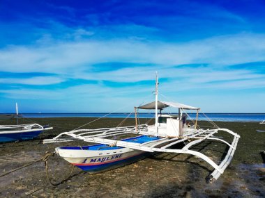 Tropical Beach, Camotes, Filipinler 'deki Filipinler Bangka Tekneleri gündüz görünümü