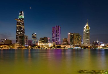 Vietnam 'ın Neon Kalbi Saigon' un Alacakaranlık 'taki Modern Kuleleri