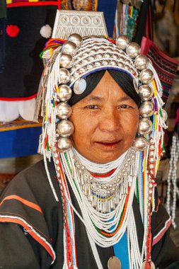 Tepe kabileleri Chiang Rai Tayland 23 Ocak 2007 - Akha Tepesi kabilesinin hanımı       