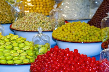 Tayland 'ın Ayutthaya kentindeki bir pazarda kurutulmuş meyve çeşitliliği 