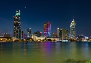 Vietnam 'ın Neon Kalbi Saigon' un Alacakaranlık 'taki Modern Kuleleri