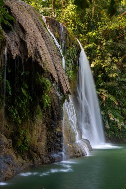 Güney Leyte, Filipinler kırsalında Gunhuban Şelalesi Şelalesi