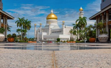 Brunei Darussalam, Bandar Seri Begawan - 17 Mart 2018 Brunei 'nin en önemli camilerinden biri olan Sultan Ömer Ali Seydien Camii' nin güzel manzarası.