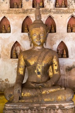 Vientiane, Laos 'taki önemli bir Budist tapınağı olan Wat Si Saket' teki antik Buda heykeli