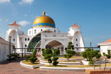 Modern Melaka Boğazı Camii Suyun Üzerinde Ayaklıklar Üzerine İnşa Edildi