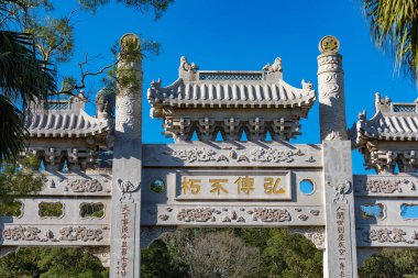 Asya, Çin, Hong Kong, Lantau Adası, Tian Tan Buddha 'nın Süslü Kapısı