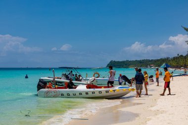 Asya, Filipinler, Boracay. Beyaz Sahildeki tekneler
