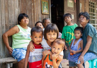 Asya, Phiipinnes, Cebu, Aile Moalboal yakınlarında dinleniyor.