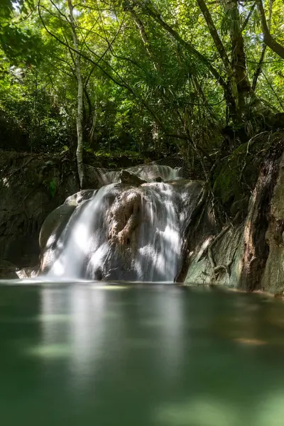 Gunhuban Şelalesi Filipinler 'in güney Leyte şehrinin kırsal kesiminde bir şelaledir.