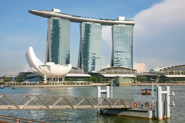 Singapur 'da denize yakın Marina Körfezi Sanayi Oteli