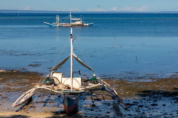 Filipinli Bangka Taşıyıcı Tekneleri Kıyıdaki Dalgalar, Kameralar, Filipinler