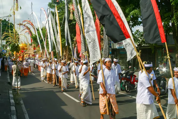 Endonezya 'daki Bali Tapınağı' na İbadet Yürüyüşü 