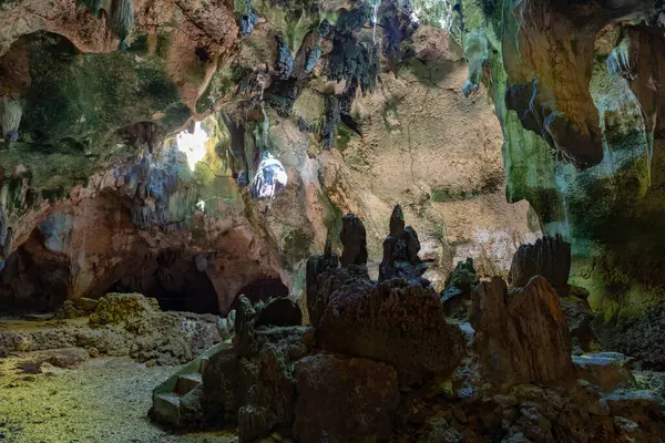 Doğal Mağara İçi, Speleoloji Keşfi, Kireçtaşı Kaya oluşum Mağarası, Kameralar, Filipinler 