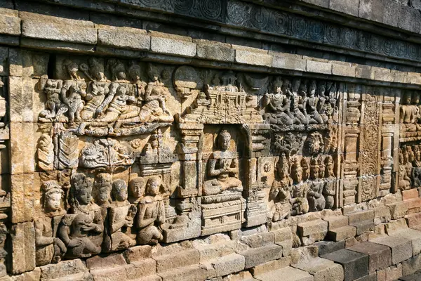 Merkez Java, Endonezya 'daki Borobudur Tapınağı Bileşikleri' nden detaylı yardım oyması. 