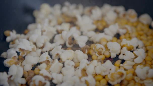 Slowmotion Homemade Popcorn Popping Wildly Frypan Crunchy Pop Corn Snack — Stok Video