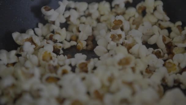 Slowmotion Homemade Popcorn Popping Wildly Frypan Crunchy Pop Corn Snack — Vídeos de Stock