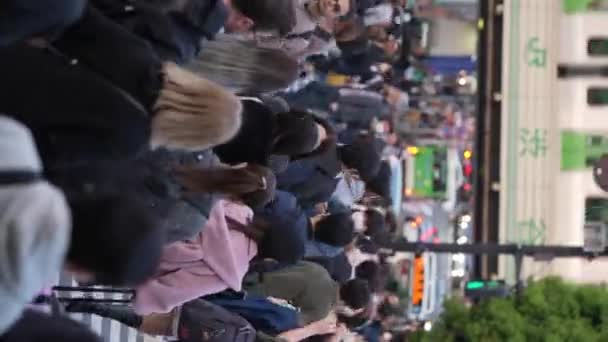Tokio Japonsko Dubna 2023 Vertikální Video Lidí Procházejících Shibuya Crossing — Stock video