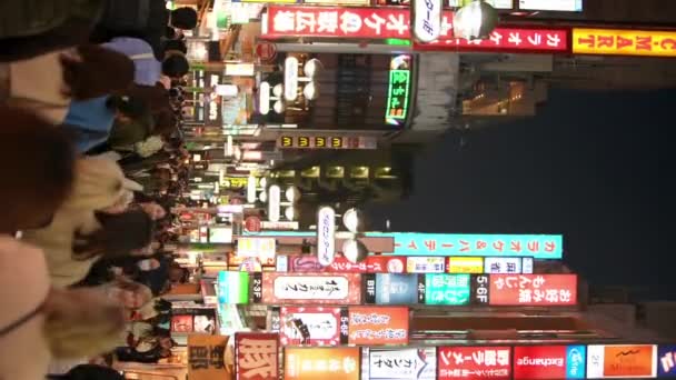 Tokio Japón Abril 2023 Calle Shibuya Tiro Vertical Carteles Luminosos — Vídeo de stock