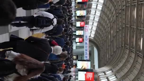 Tokyo Japan April 2023 Vertikalt Skott Ett Stort Antal Japaner — Stockvideo