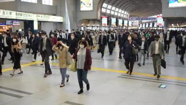 Tokyo Japan April 2023 Japanska Anställda Pendlar Alla Samma Rusningstid — Stockvideo