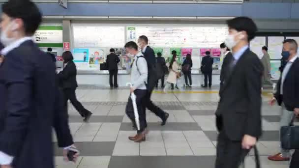 Tokio Japonia Kwiecień 2023 Codzienny Rytuał Japońskich Pracowników Przelewających Się — Wideo stockowe